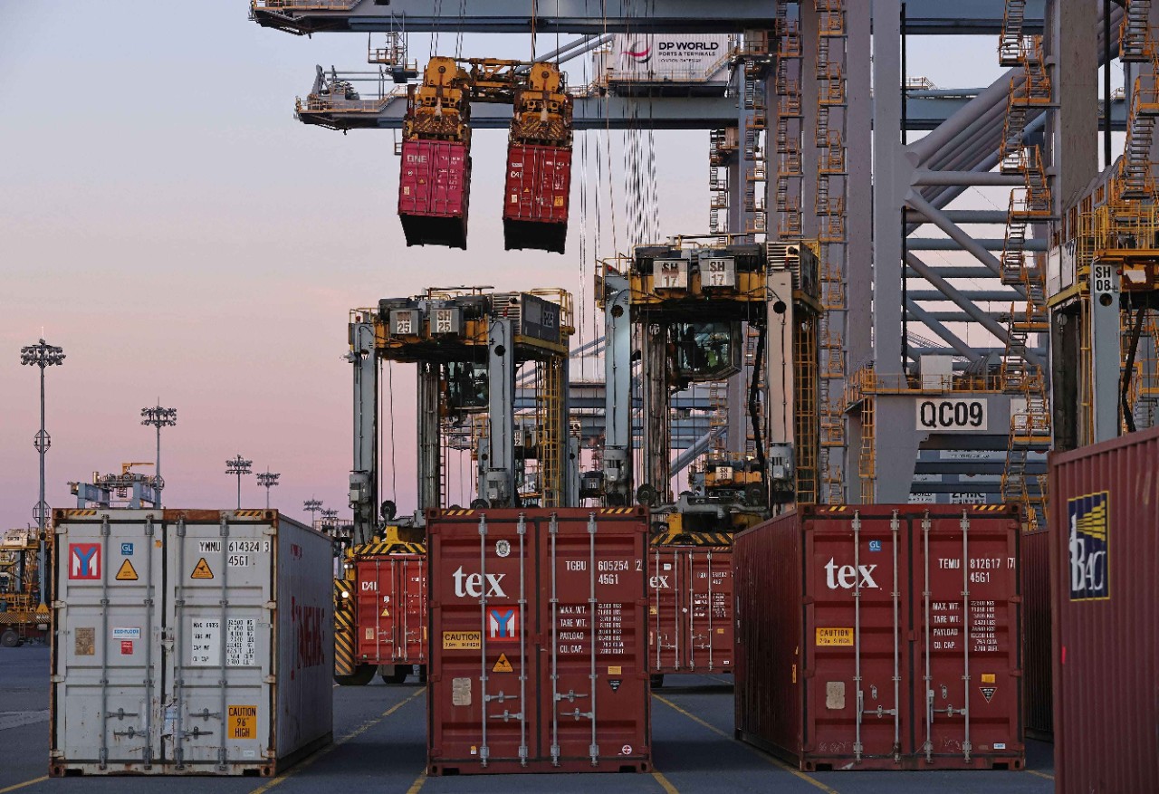 London Gateway ASC Straddle Carrier 147-min_2_11zon